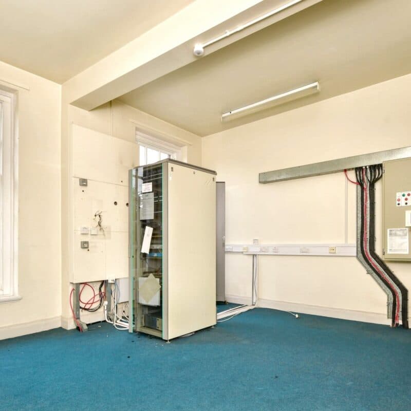 Market Place, Retford, DN22 6HB — gallery image 8